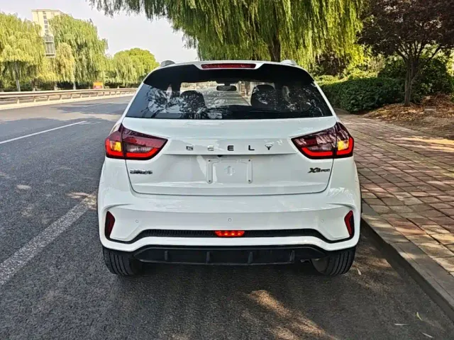 Geely Vision X3 — Фото автомобиля 5