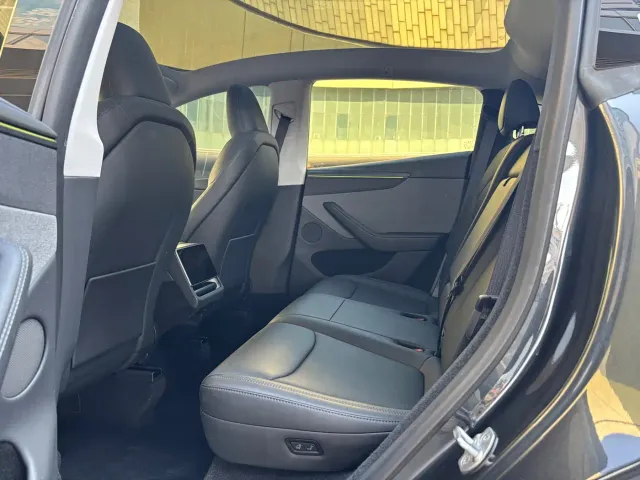 Tesla Model Y — Фото автомобиля 7