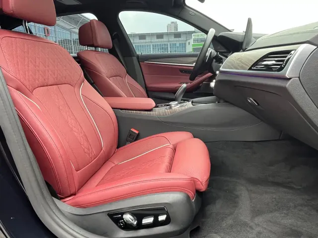 BMW 5 Series — Фото автомобиля 8