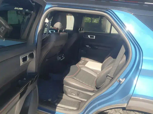 Ford Explorer — Фото автомобиля 10