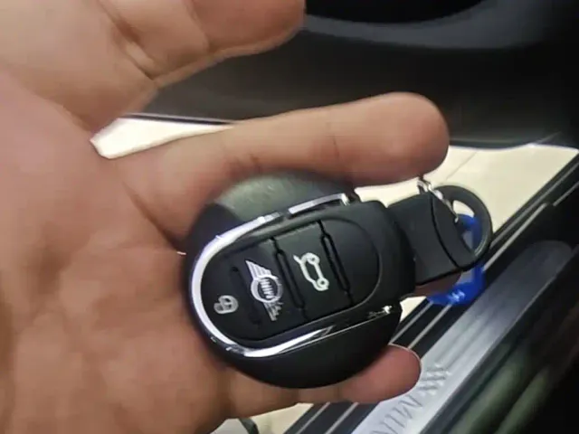 MINI Hatch — Фото автомобиля 16