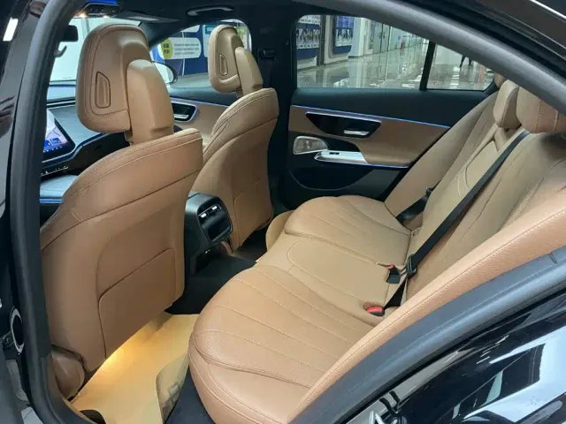 Mercedes-Benz E-Class — Фото автомобиля 11