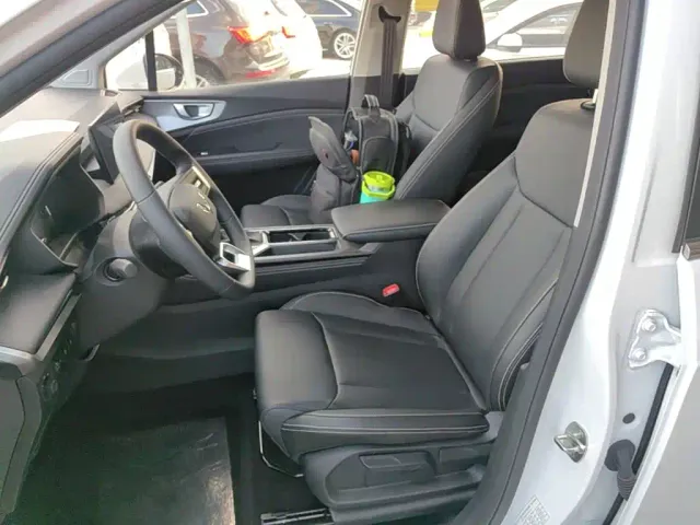 Wuling Jiachen — Фото автомобиля 10