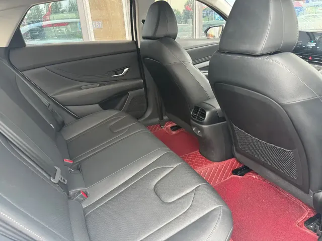 Hyundai Elantra — Фото автомобиля 9