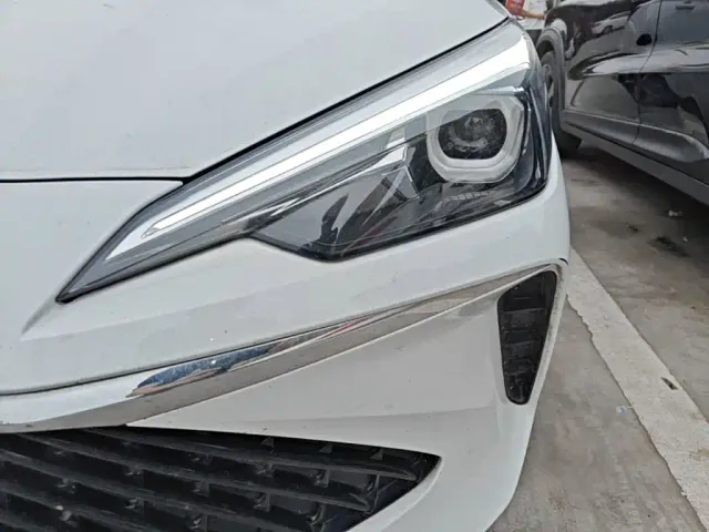 Roewe i5 — Фото автомобиля 23