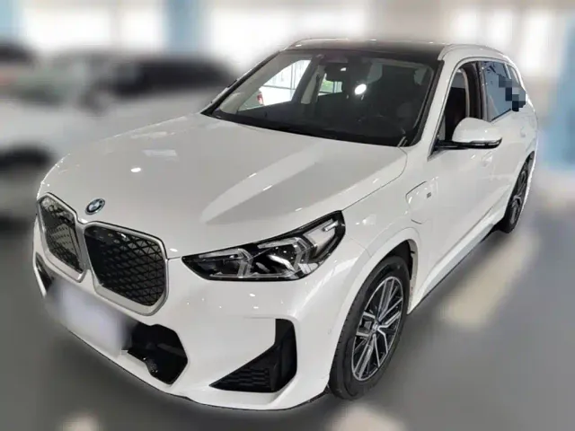 Фотография автомобиля — BMW iX1