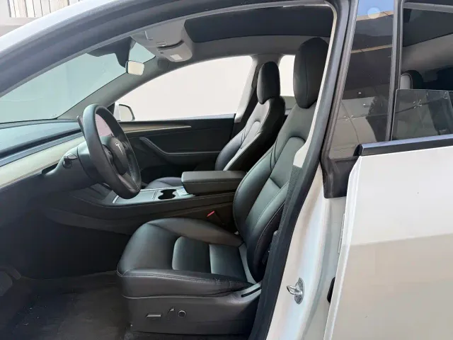 Tesla Model Y — Фото автомобиля 10