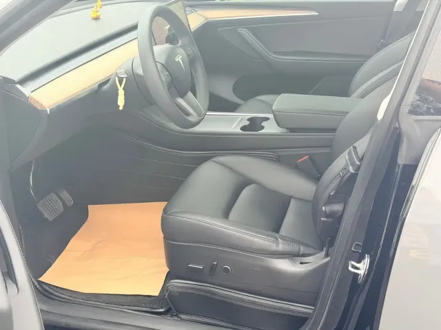 Tesla Model Y — Фото автомобиля 4