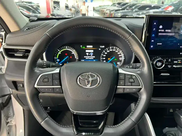 Toyota Highlander — Фото автомобиля 10