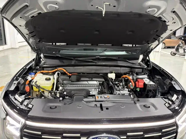 Ford Edge — Фото автомобиля 4