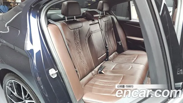 BMW 5 Series G30 — Фото автомобиля 16