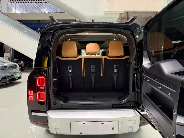 Land Rover Defender — Фото автомобиля 21