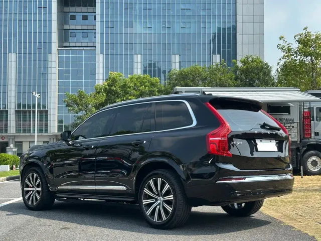 Volvo XC90 — Фото автомобиля 11