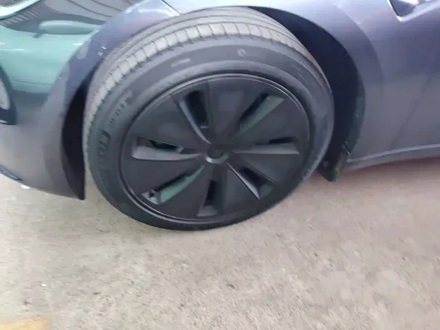 Tesla Model 3 — Фото автомобиля 22