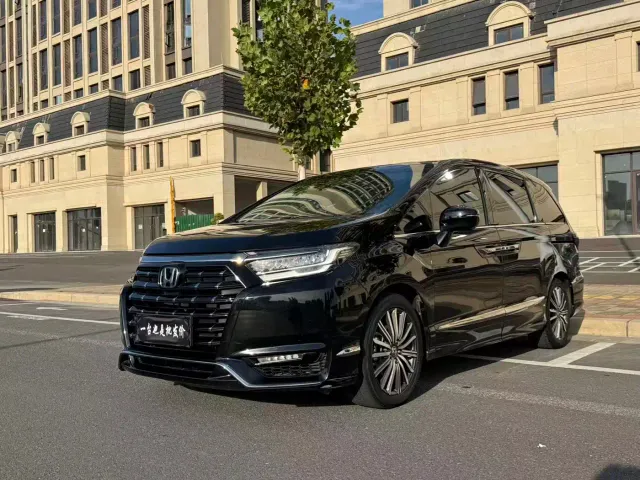 Honda Elysion — Фото автомобиля 3