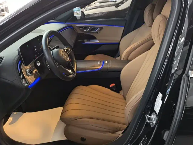 Mercedes-Benz E-Class — Фото автомобиля 14