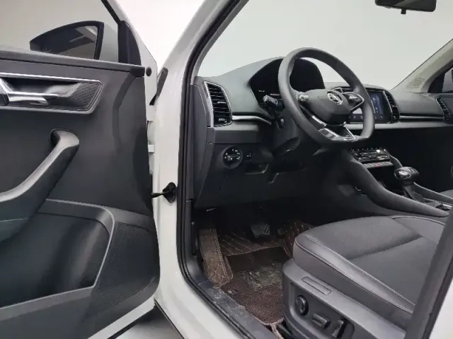 Skoda Karoq — Фото автомобиля 8