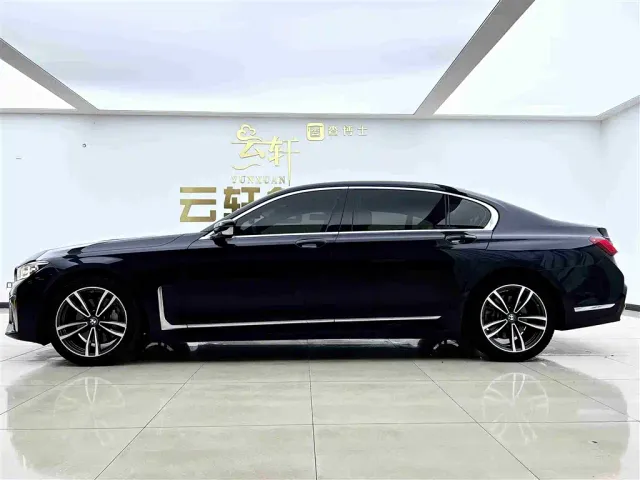 BMW 7 Series — Фото автомобиля 11