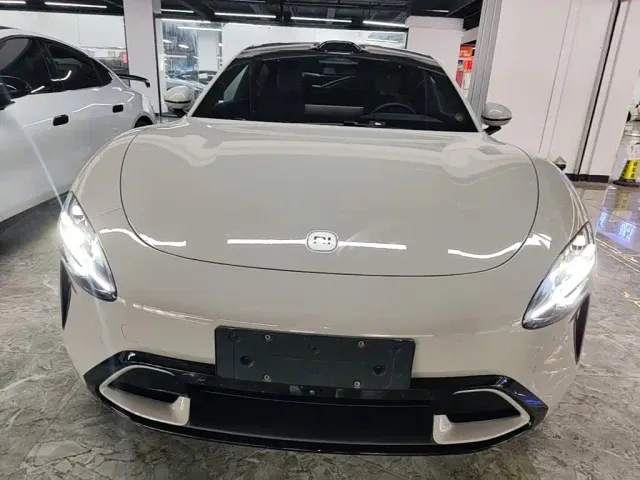 Xiaomi SU7 — Фото автомобиля 2