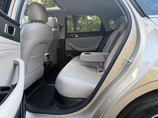 Geely Galaxy Stellar 6 — Фото автомобиля 13