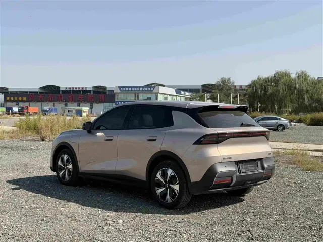 Changan Qiyuan Q05 — Фото автомобиля 6