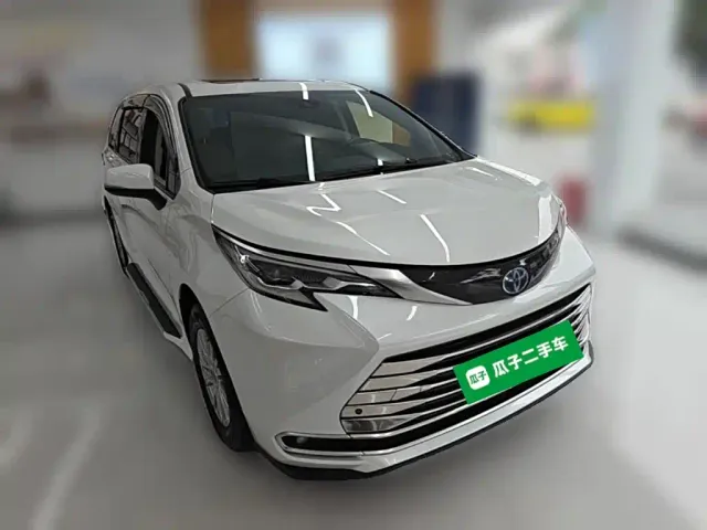 Toyota Sienna — Фото автомобиля 5