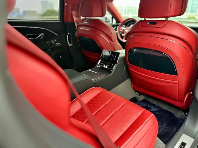 Bentley Flying Spur — Фото автомобиля 11