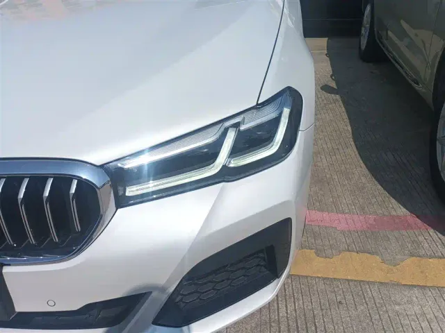 BMW 5 Series — Фото автомобиля 17