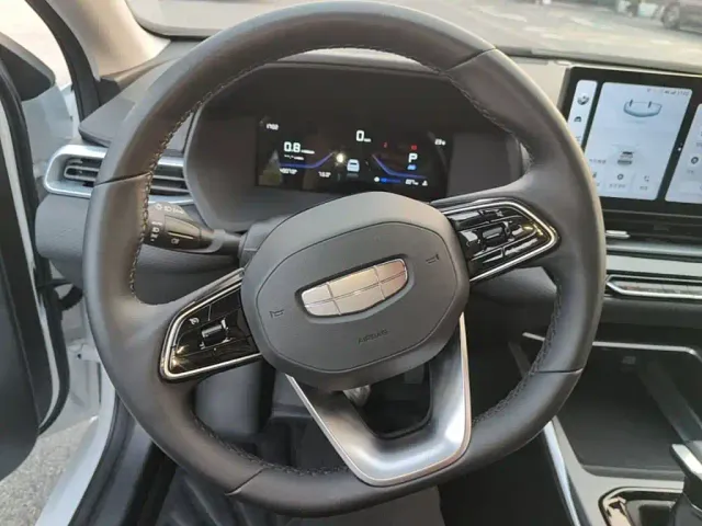 Geely Emgrand — Фото автомобиля 10