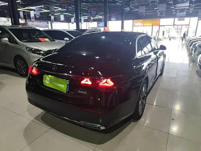 Mercedes-Benz E-Class — Фото автомобиля 4