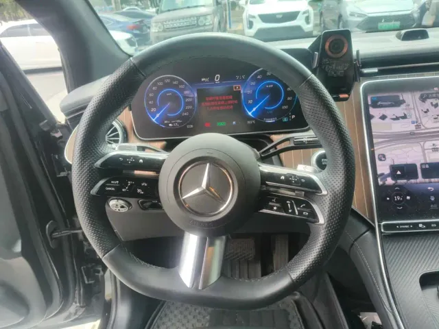 Mercedes-Benz EQE SUV — Фото автомобиля 14