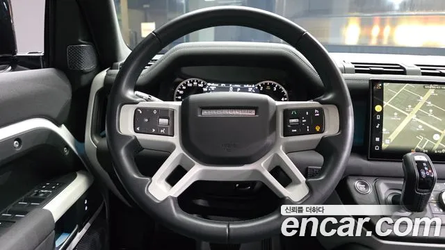 Land Rover Defender — Фото автомобиля 13