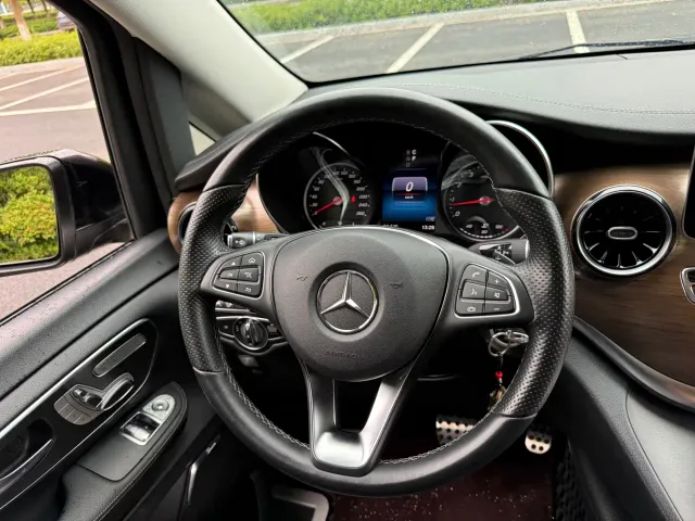 Mercedes-Benz V-Class — Фото автомобиля 12