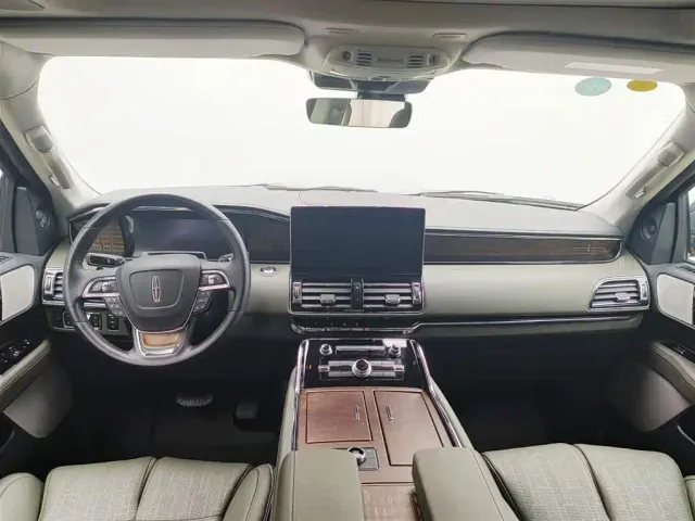 Lincoln Navigator — Фото автомобиля 8
