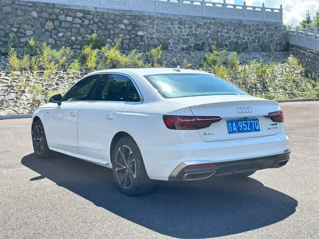 Audi A4L — Фото автомобиля 4