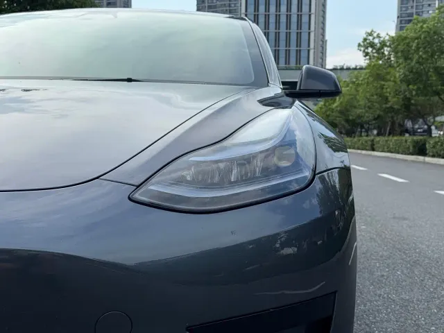 Tesla Model 3 — Фото автомобиля 20