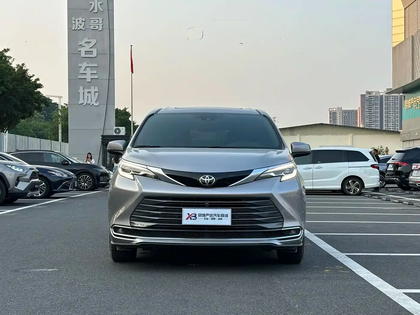 Toyota Toyota Sienna 2024 2.5L Hybrid 4WD Premium Edition — Фото автомобиля 2