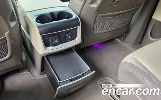 Kia Carnival Generation 4 — Фото автомобиля 12