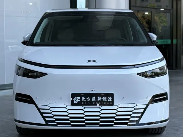 Xpeng X9 — Фото автомобиля 2
