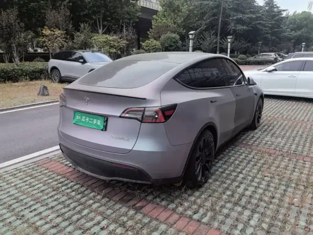 Tesla Model Y — Фото автомобиля 6