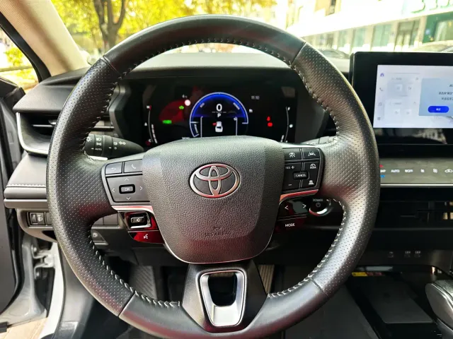 Toyota Camry — Фото автомобиля 10