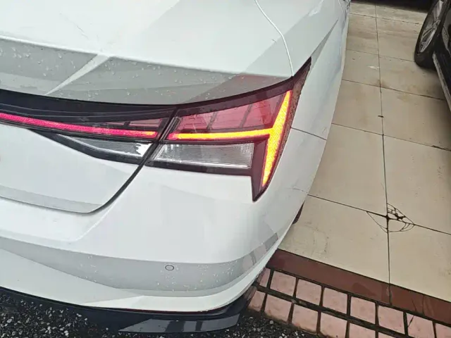 Hyundai Elantra — Фото автомобиля 7
