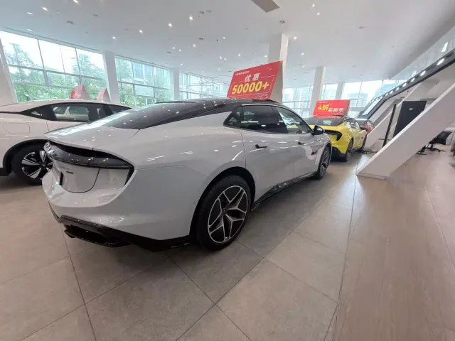 Lotus Emeya — Фото автомобиля 5