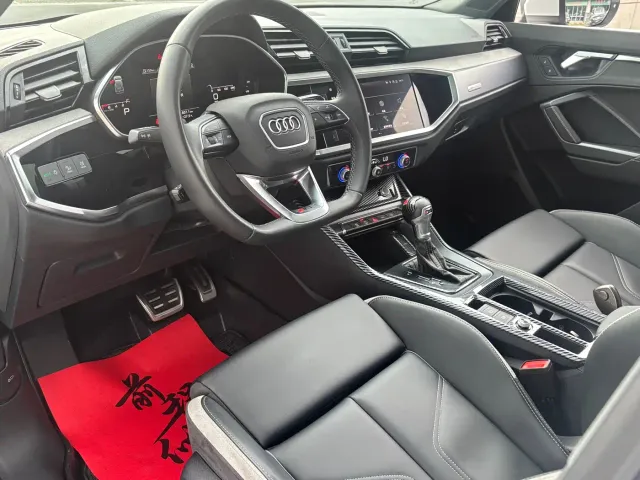 Audi Q3 — Фото автомобиля 4