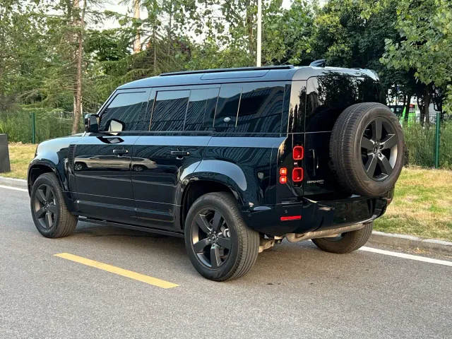 Land Rover Defender — Фото автомобиля 13