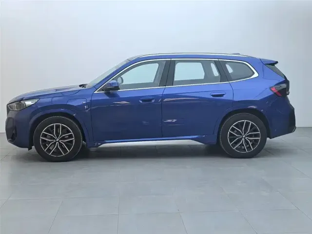 BMW BMW iX1 2025 eDrive25L M Sport Package — Фото автомобиля 3