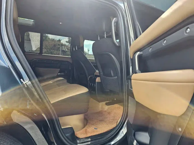 Land Rover Defender — Фото автомобиля 12