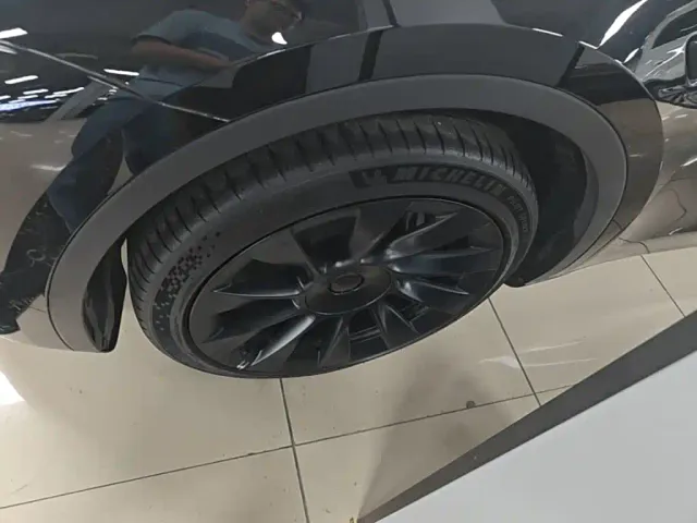 Tesla Model Y — Фото автомобиля 22