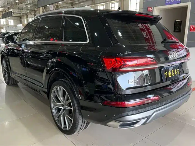 Audi Q7 — Фото автомобиля 6