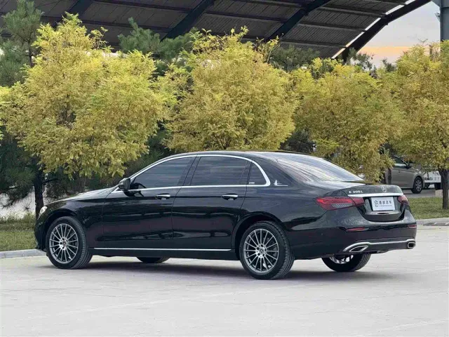 Mercedes-Benz E-Class — Фото автомобиля 21